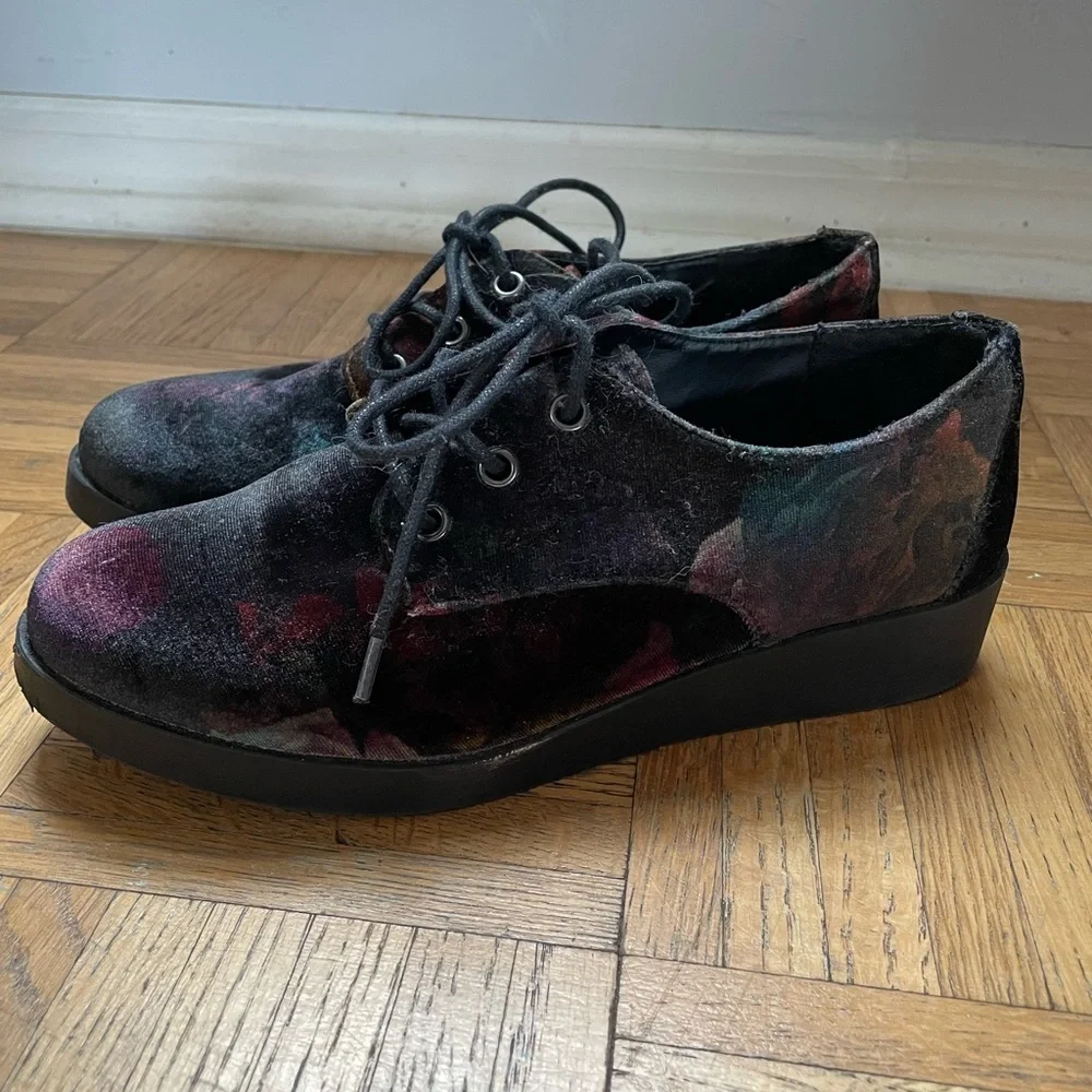 Madden Girl Suede Platform Shoes size 8M
